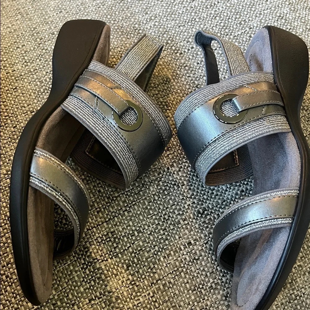 Croft & Barrow Silver Metallic Sandals  NEW